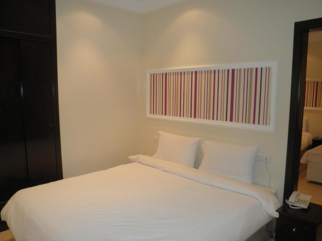 Marina Royal Hotel Suites Kuwait City Room photo