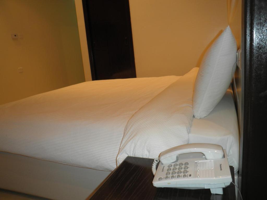 Marina Royal Hotel Suites Kuwait City Room photo
