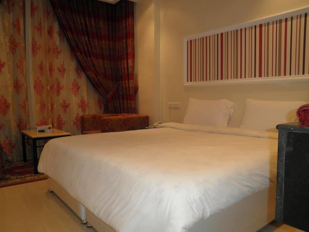 Marina Royal Hotel Suites Kuwait City Exterior photo